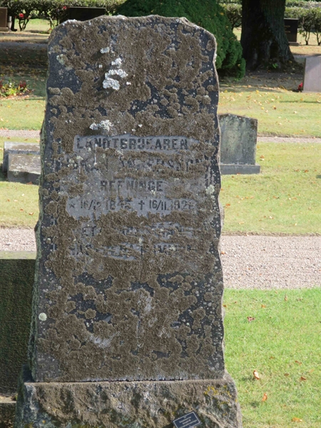 Grave number: HK C   135, 136