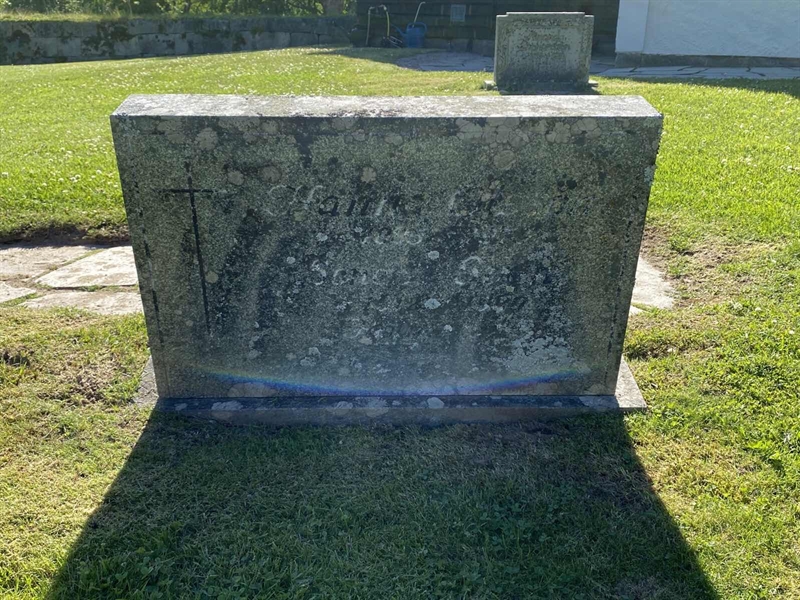 Grave number: 8 2 07   107-108
