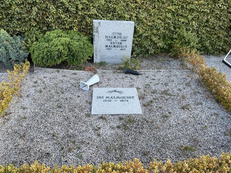 Grave number: NK X    16