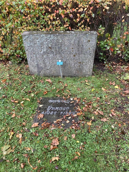 Grave number: 2 N 383