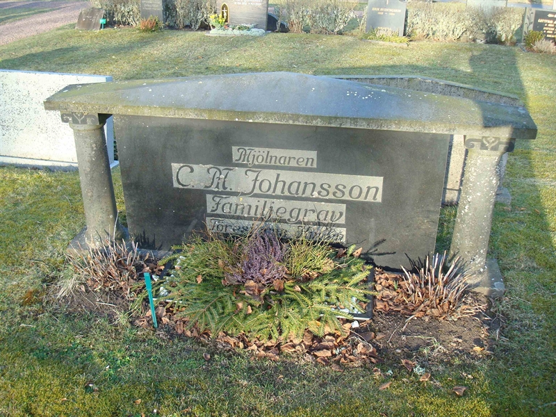 Grave number: KU 05    96, 97, 98
