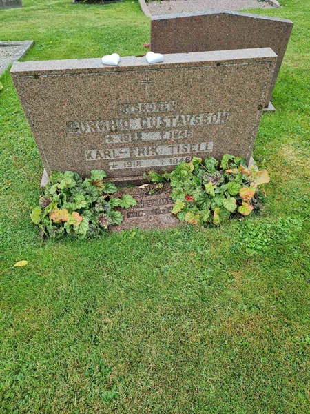 Grave number: KN 02   453, 454