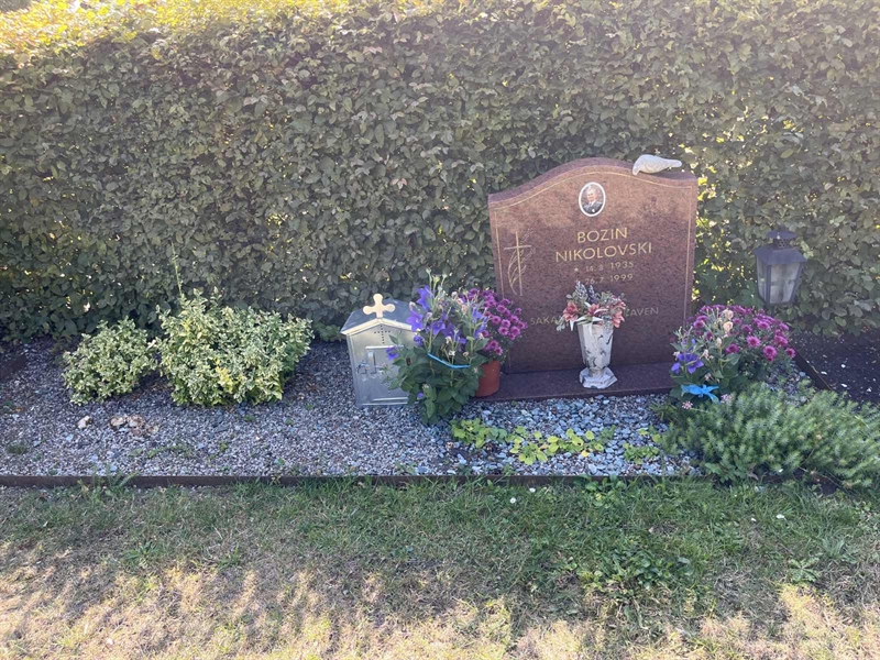 Grave number: NK XI   123