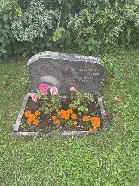 Grave number: 002 2   615