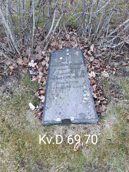 Grave number: Å D    69, 70