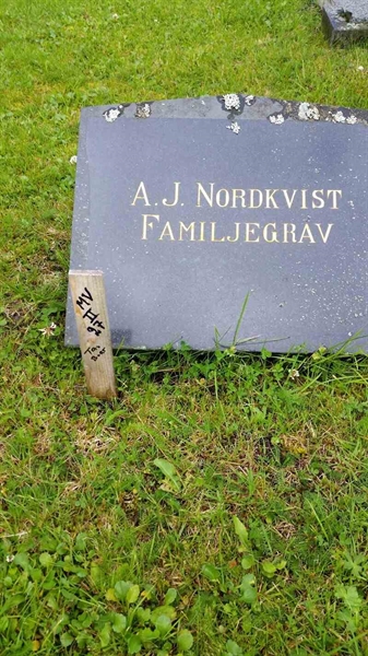 Grave number: MV II    27