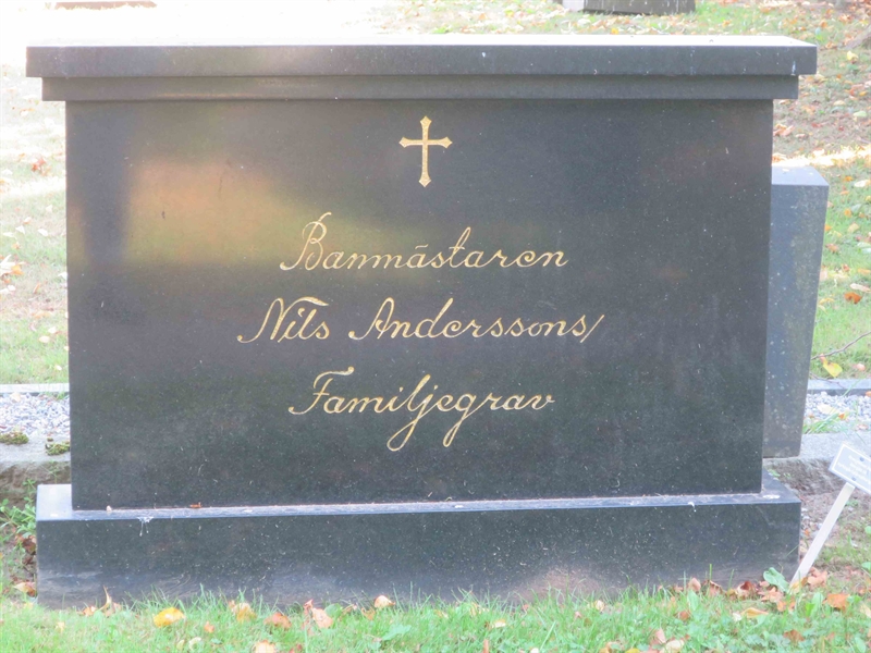 Grave number: HK B    96, 97, 98