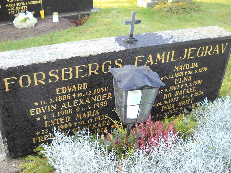 Grave number: 1 GB2 03     22A,    22B,    22C,    22D,    22E