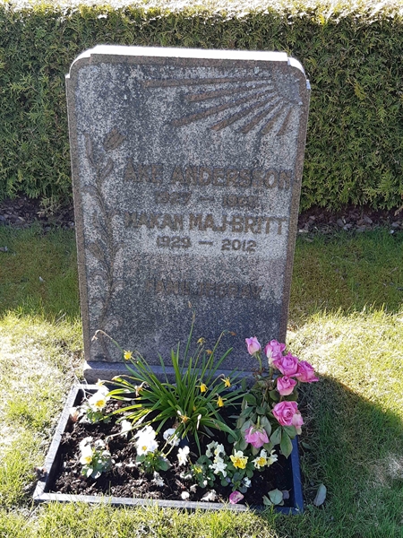 Grave number: KA 04     5