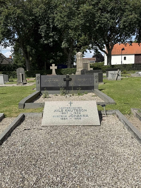 Grave number: ON D   328, 329