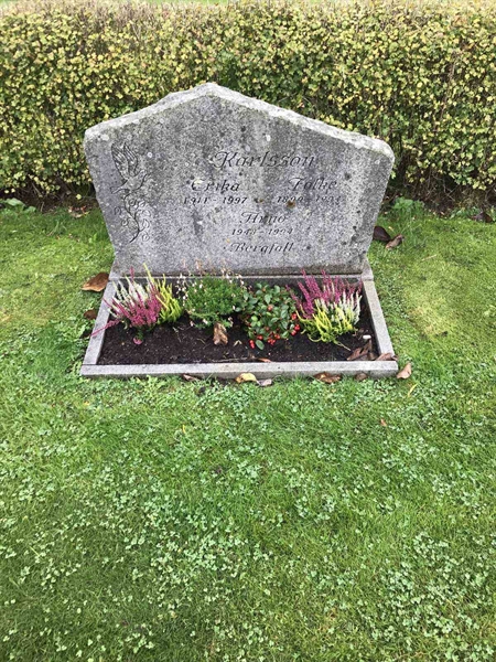 Grave number: B 03    28, 29, 30