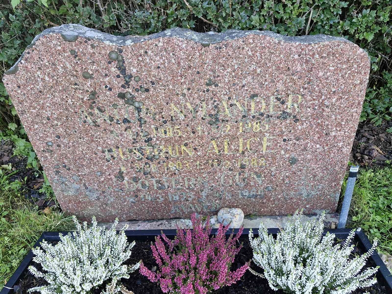 Grave number: AK D  5896-5897