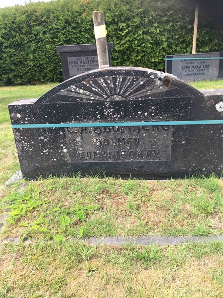 Grave number: 2 D   055