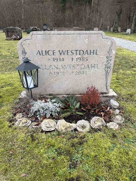 Grave number: L A 104
