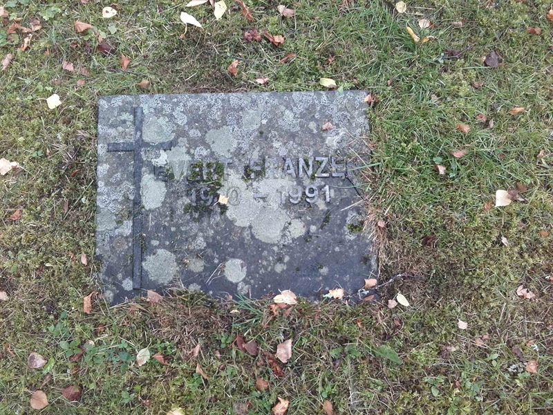 Grave number: KA 15   219