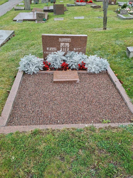 Grave number: F 02   355, 356