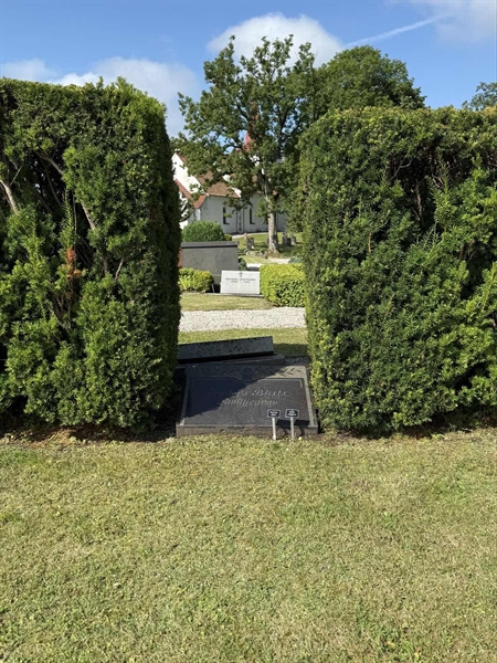 Grave number: EL I     9