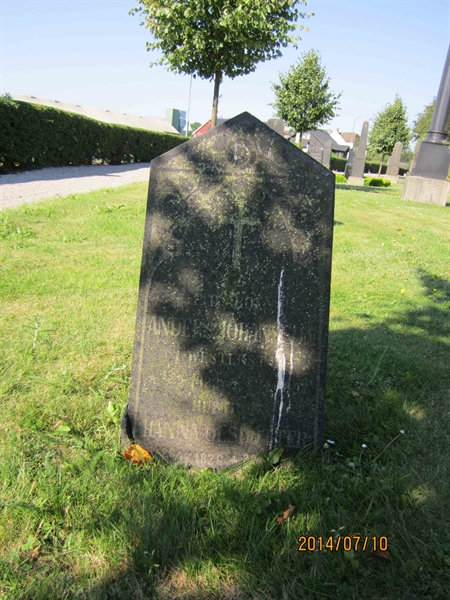Grave number: 8 D   123