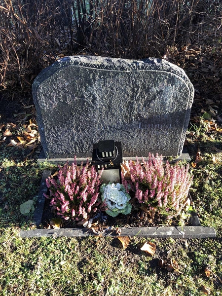 Grave number: 1 B1    82-83