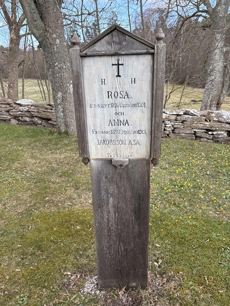 Grave number: LO 165, 166