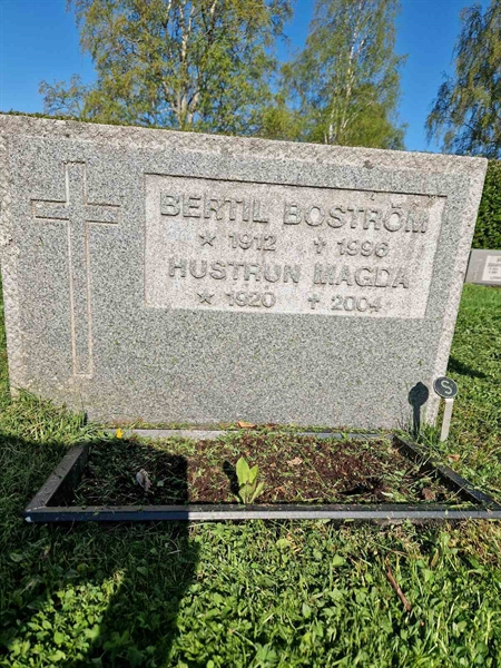 Grave number: 501 23 4699-4700