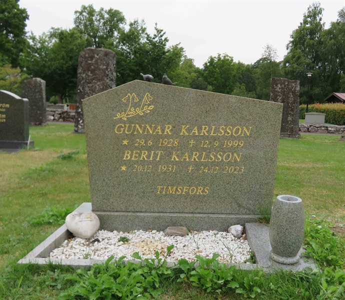 Grave number: 01 H   109, 110