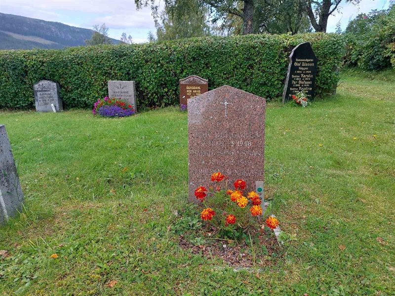 Grave number: K K    42