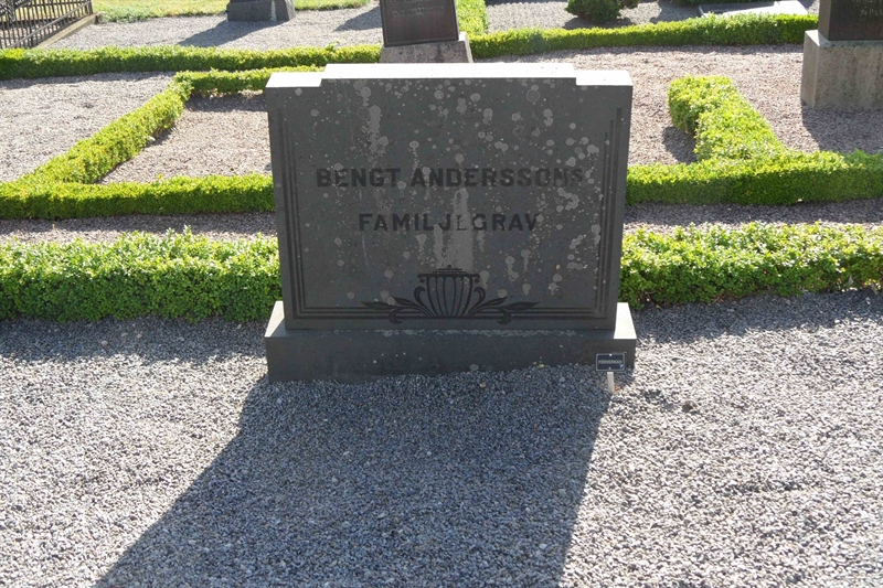 Grave number: ÖK 8    11