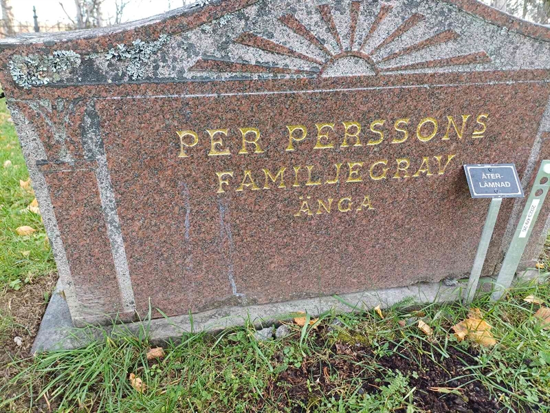 Grave number: JÄ 1 B 3526, 3527, 3528