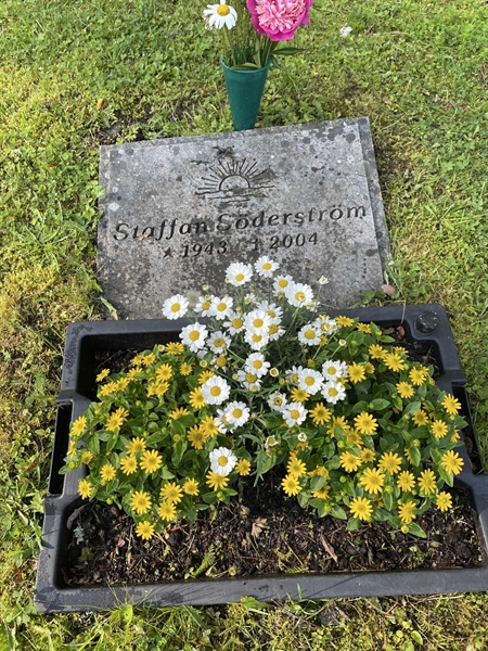 Grave number: R 5    40