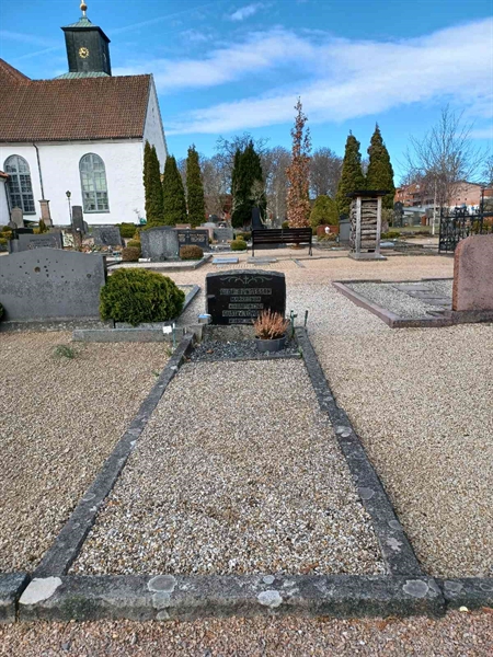 Grave number: OS E 106