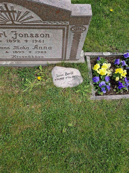 Grave number: 04 A    3, 4