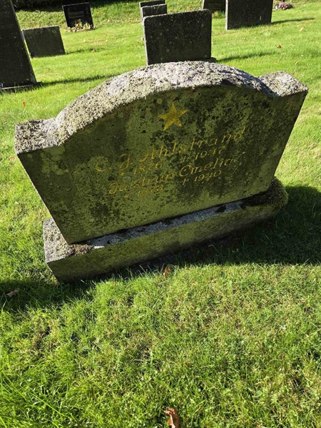Grave number: T A D   811-812