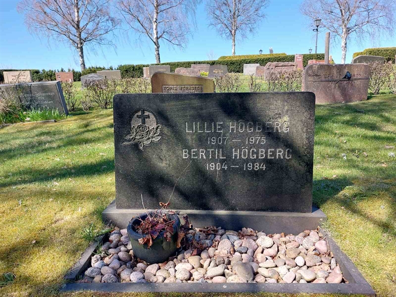 Grave number: HV 34   20, 21