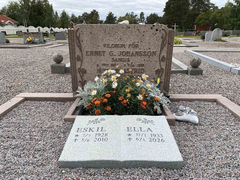Grave number: 2 07   161