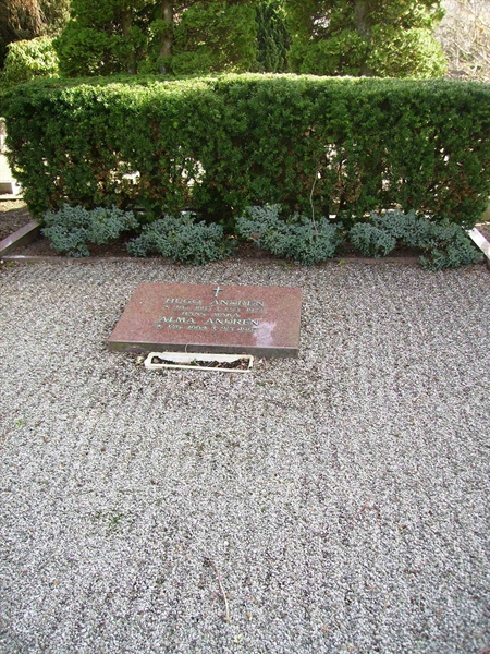 Grave number: LM 3 39  003