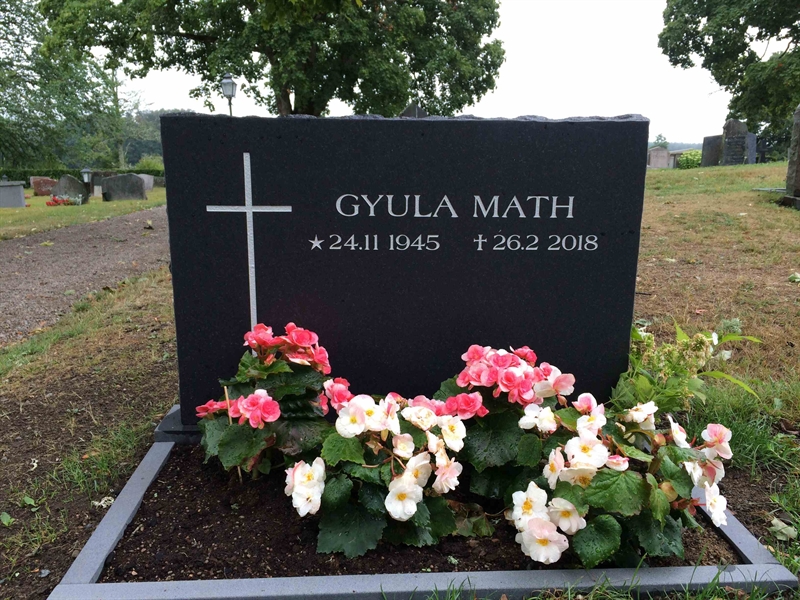 Grave number: B G  677, 678