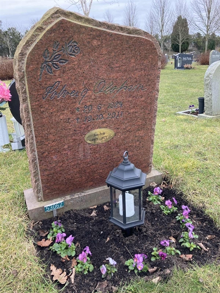 Grave number: R 03   106