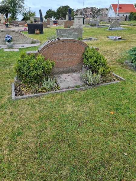 Grave number: F 03   138, 139