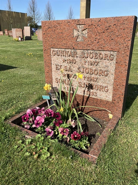 Grave number: R 01 385, 386