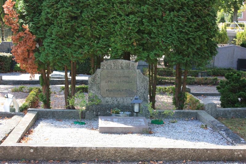 Grave number: Ö 18i    42, 43