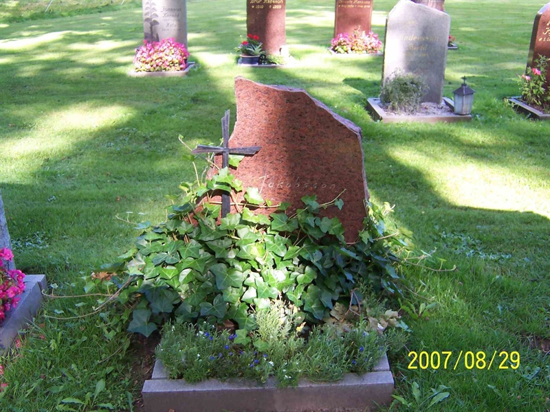 Grave number: 1 3 U2     7