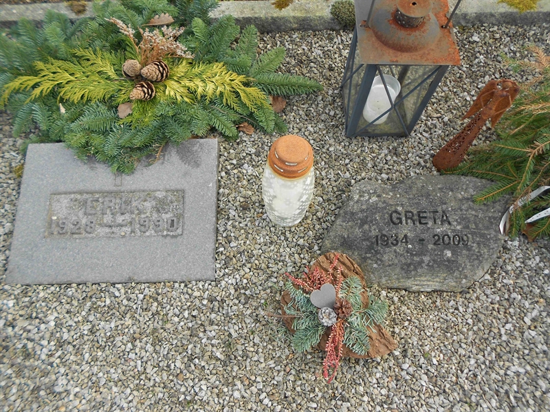Grave number: NÅ M4    51, 52