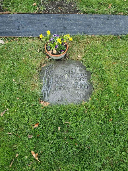 Grave number: 1 02 697