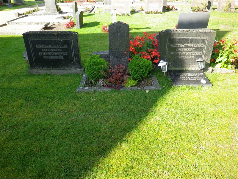 Grave number: VI B    41, 42, 43, 44