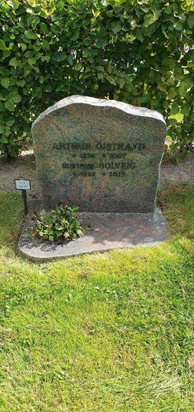 Grave number: Jä 09   128-129