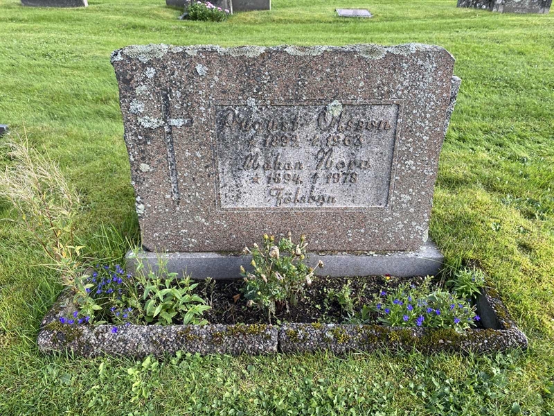 Grave number: 4 Me 09    21-22