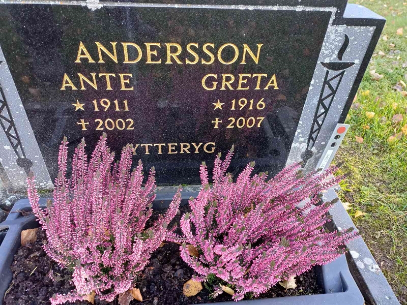 Grave number: JÄ 1 B 3457, 3458, 3459