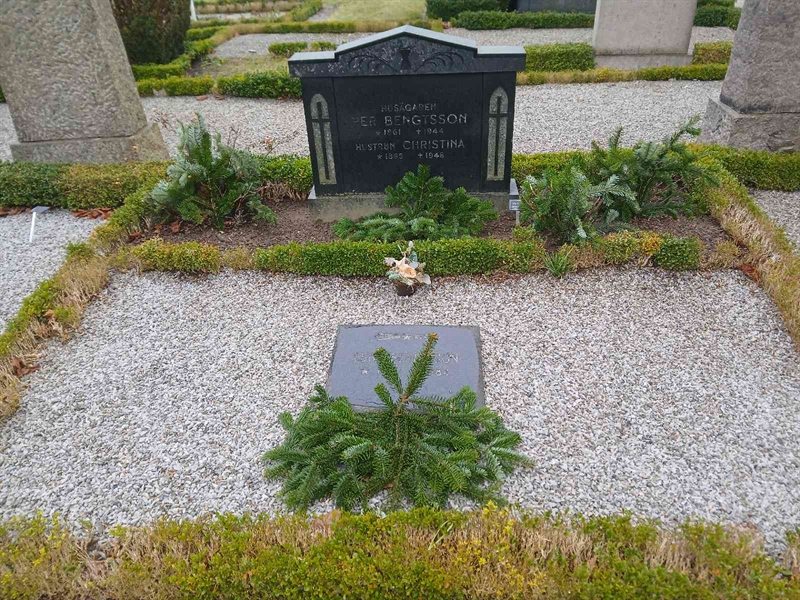 Grave number: FE A    61, 62