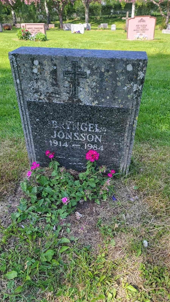 Grave number: D N 4   989